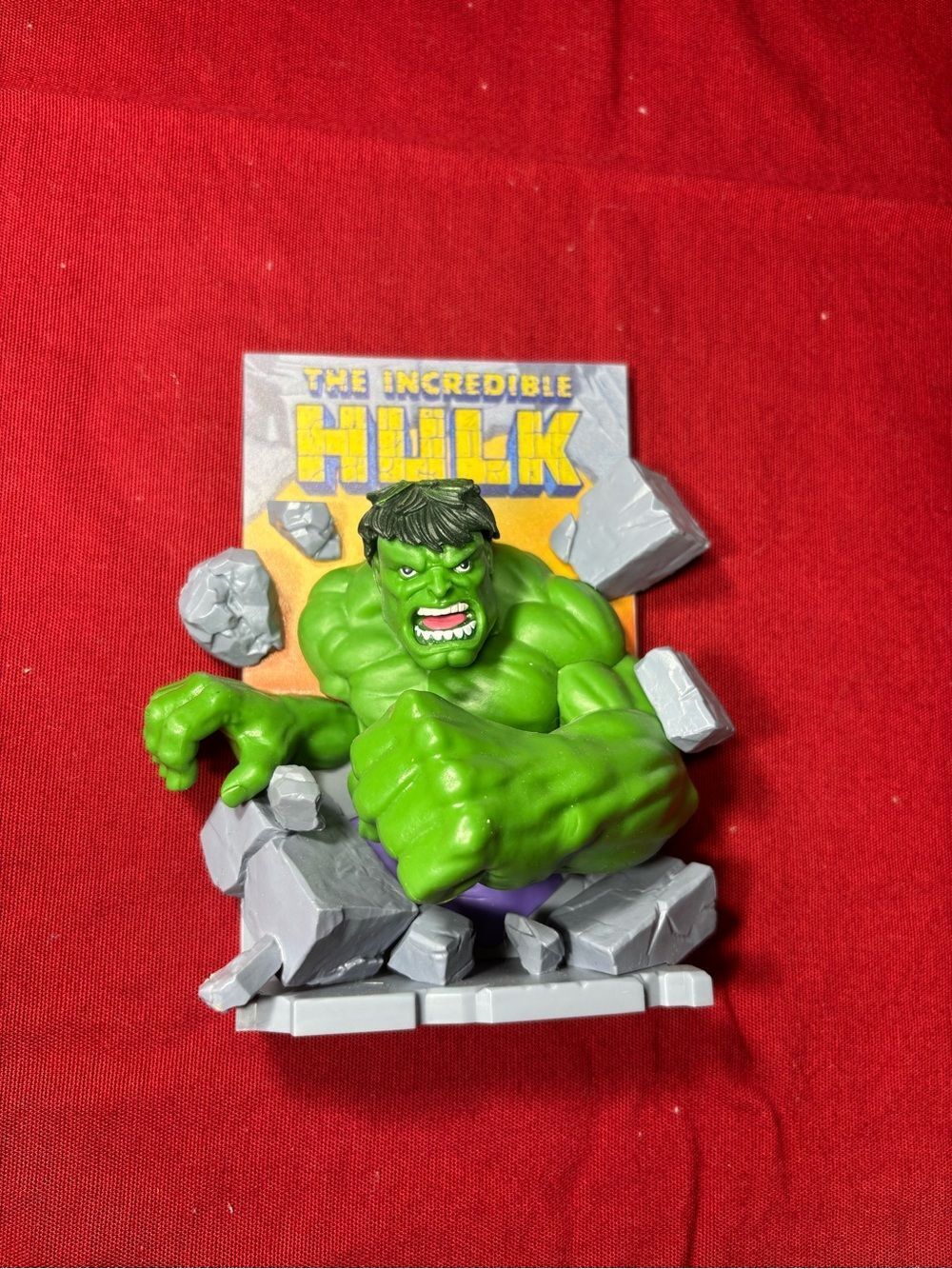 New Loot Crate Marvel "The Incredible Hulk" 3D comic standee figure
